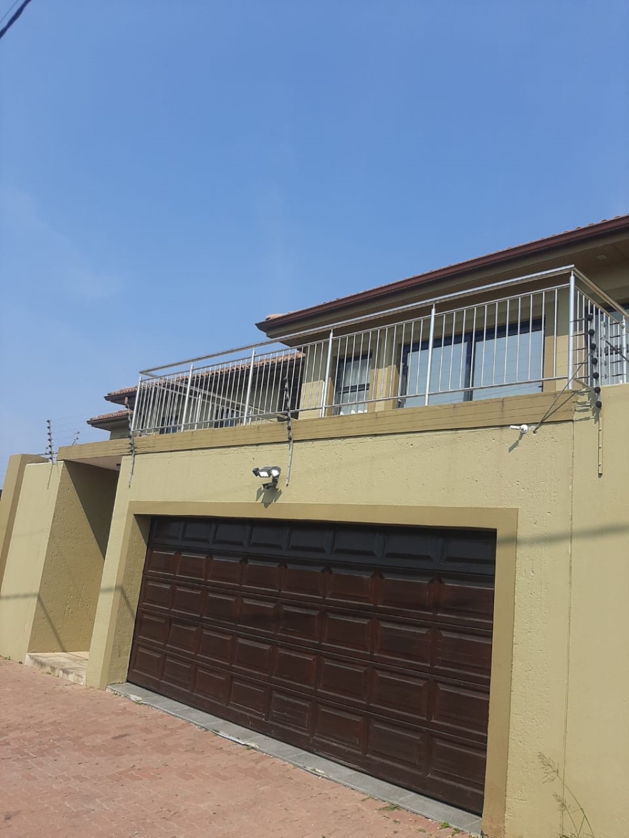 7 Bedroom Property for Sale in Amalinda Eastern Cape